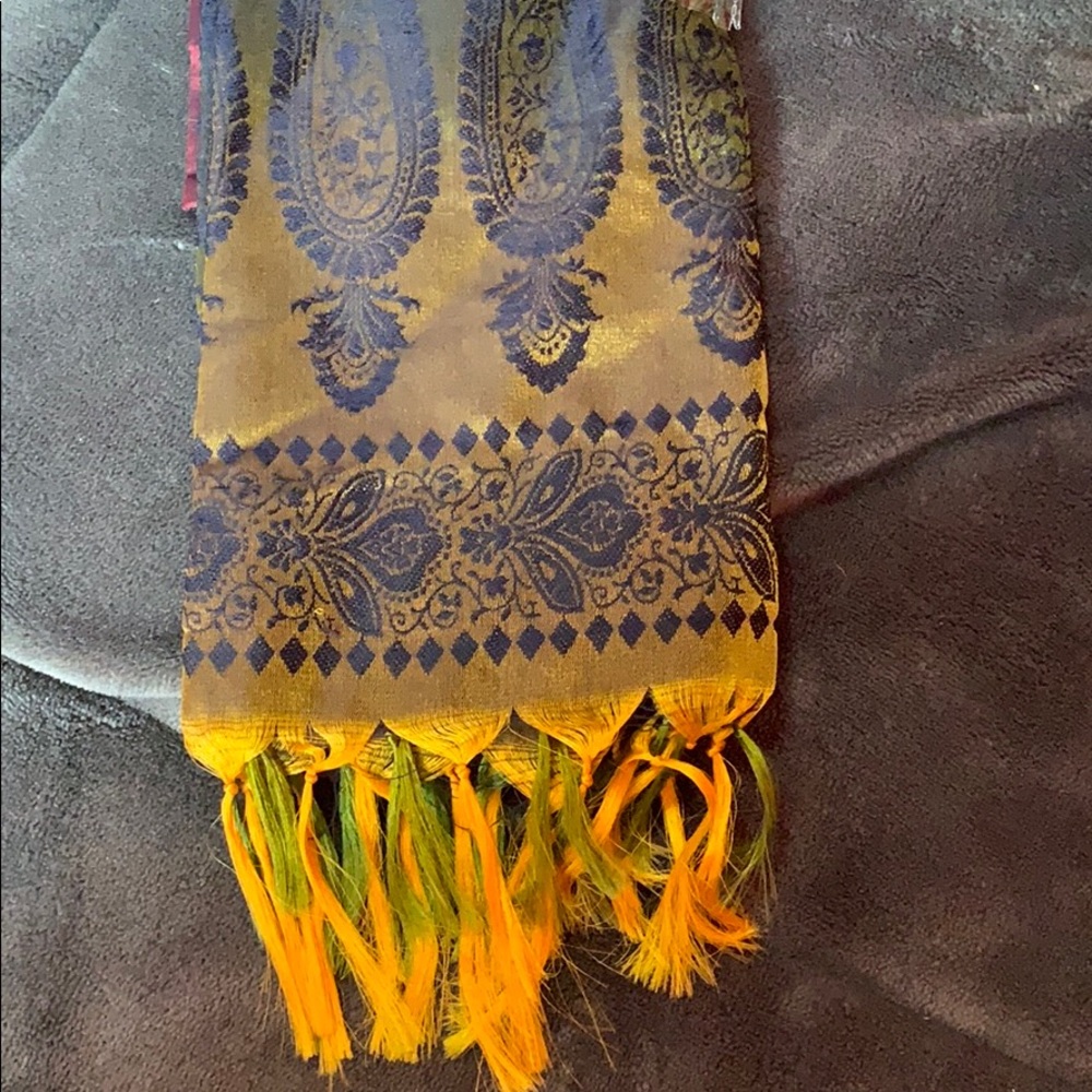 Scarf - Picture 2 of 3